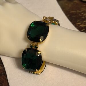 Vintage Emerald Green Glass And Gold Tone Bracelet. Small Green Stones , Secure